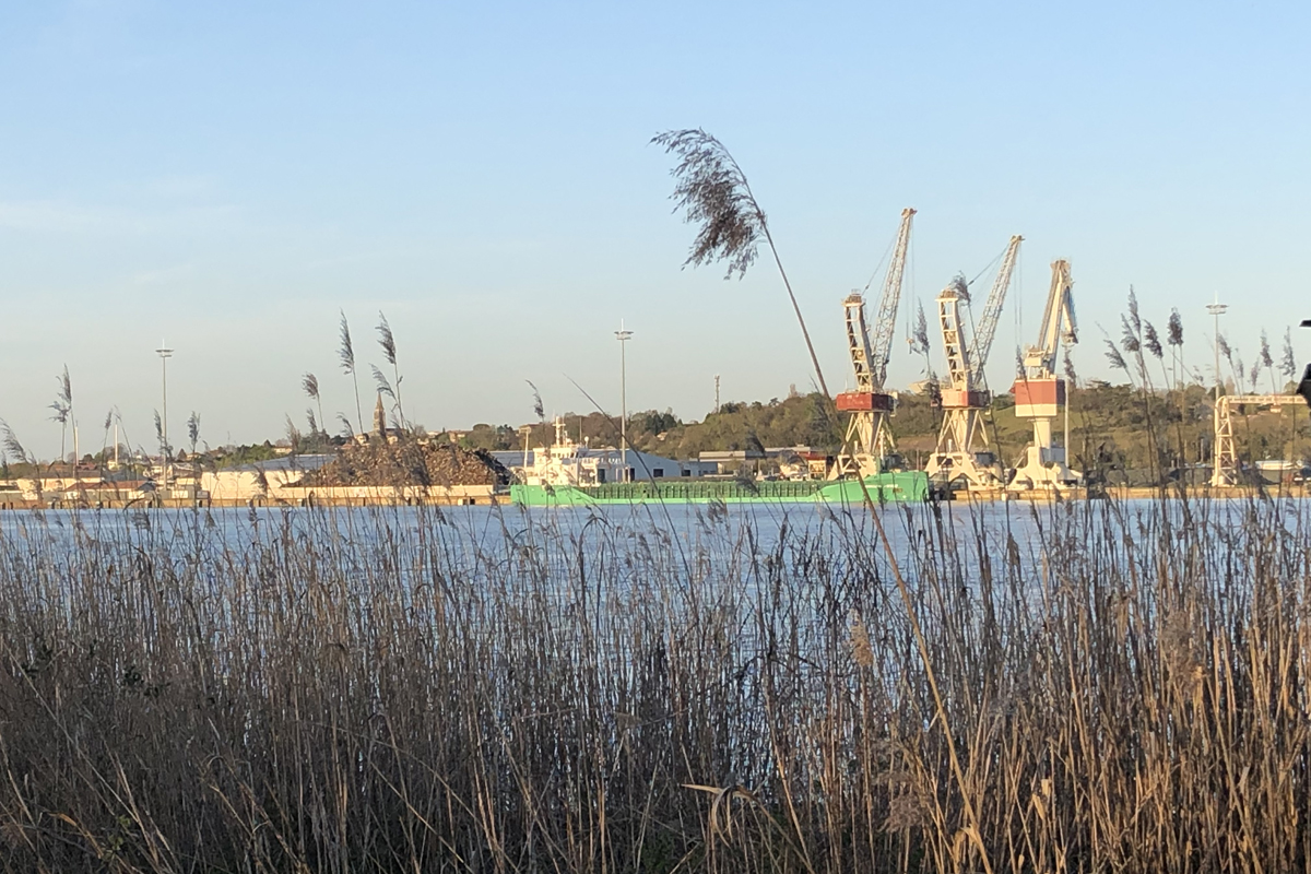 Bassens depuis la rive opposée de la Garonne